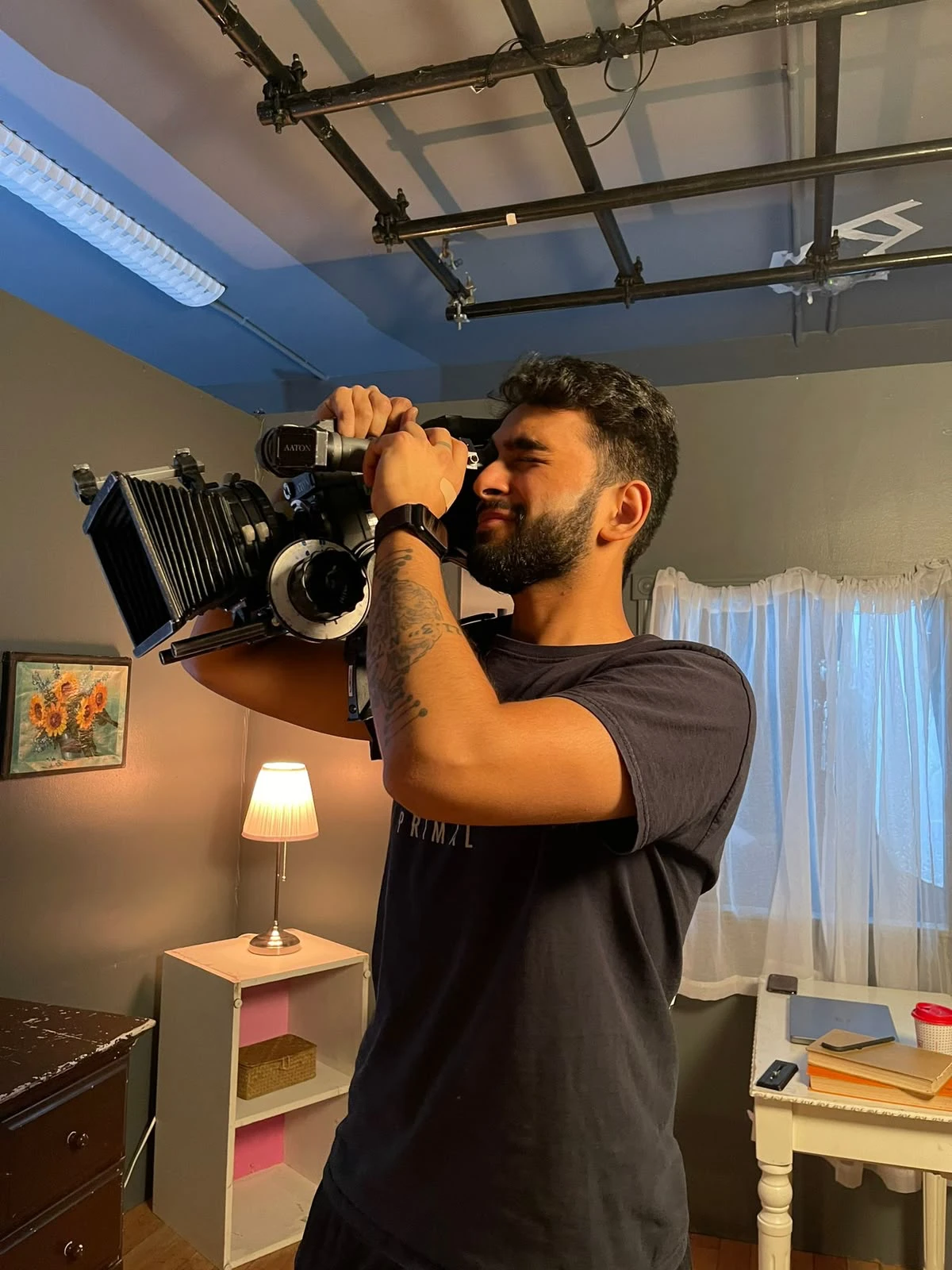 Devd.Photos, on set